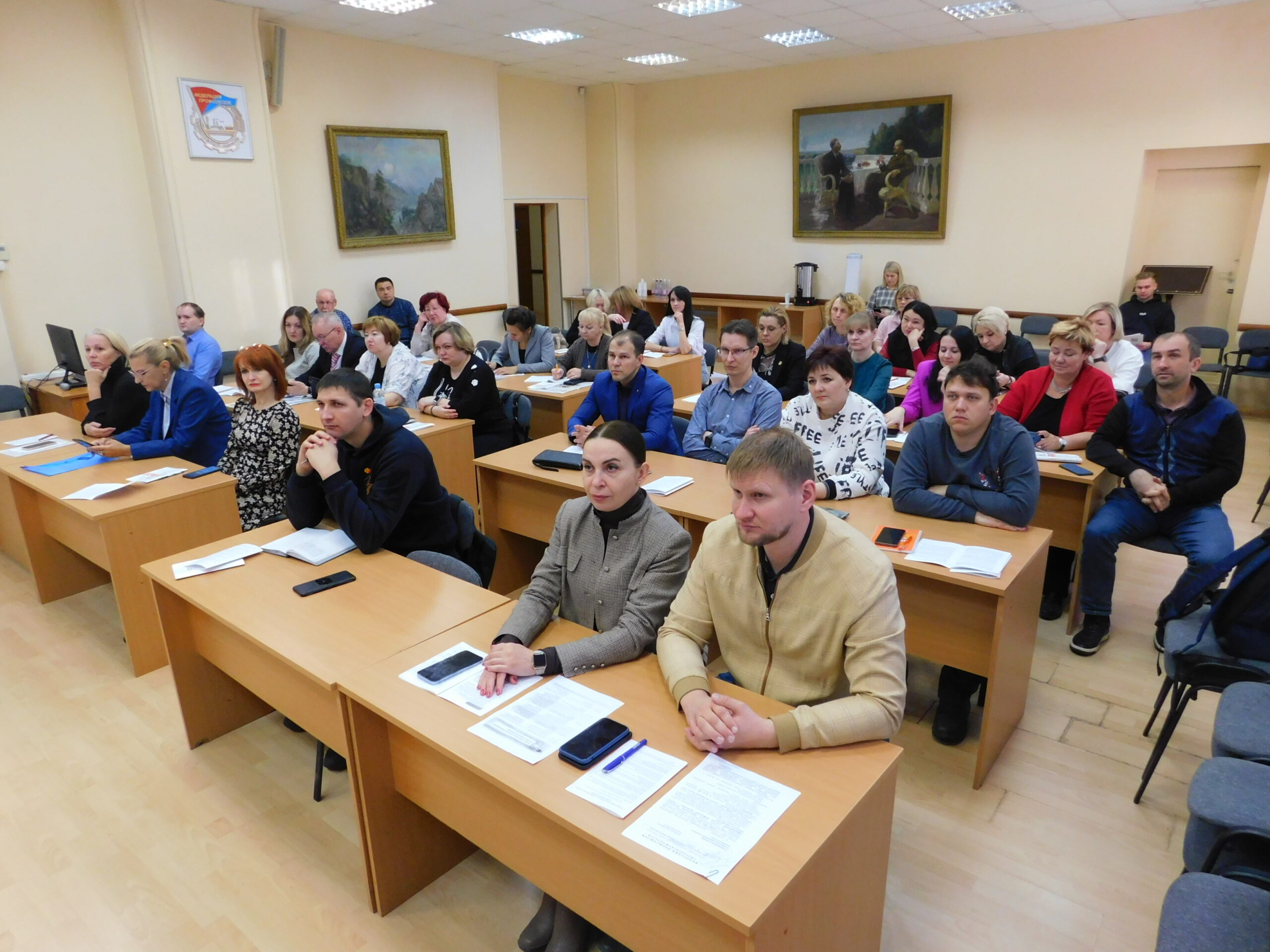 Фото 3. Председатель ФНПР Сергей Черногаев встретился с профактивом машиностроительного завода имени Калинина